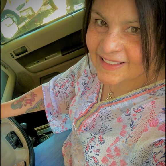 Meet your Posher, Becky - Picture 2 of 2